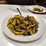 エル パイサノ - Lomo Saltado
      ロモサルタド（牛ヒレ肉と野菜とポテトフライ自家製醤油炒め）¥1600(2025年/9月)