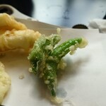 深川 冨士見 - 揚げたての天ぷら、ししとう2本。