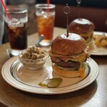 ザ・コーナー ハンバーガー＆サルーン - 