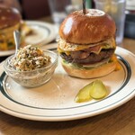 ザ・コーナー ハンバーガー＆サルーン - 