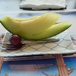 深川 冨士見 - デザートのメロンとぶどう。