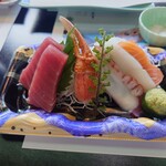 深川 冨士見 - お刺身。深川 冨士見女将より、「食中毒対策のため、先に頂戴して頂きます。時間見て回収させて頂きます」と案内を受ける。