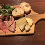 Cafe&Dining ballo ballo 渋谷店 - 生ハムとチーズの盛り合わせ