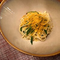 グリル&イタリアン アチェンド - イタリア産カラスミのビアンコ 九条ネギとコールラビ