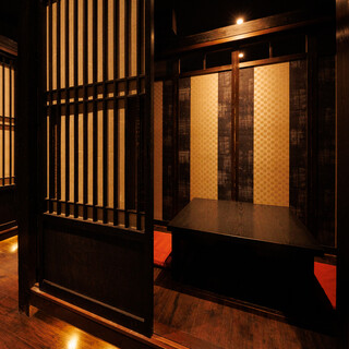 【2名様向け完全個室】デートや記念日などにぴったりな完全個室。

