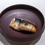 レストラン オオツ - 2025.9 鮎のブイヨンで炊いたお米を詰めた那珂川産天然鮎の炭火焼き