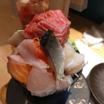 シハチ鮮魚店  狸COMICHI店 - １２種丼