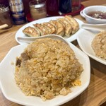新雅 - 普通盛りチャーハン