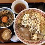 萩ノ宮製麺所 佐沼店 - G系油そば　ペチカ　大盛り背脂追加と月見丼