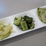 大衆ギョーザスタンドウーロン - ・冷菜3種盛り