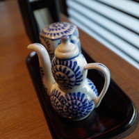 旅館 くらしき - テーブルの醤油差しと爪楊枝