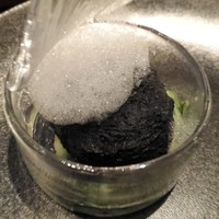 イル ギオットーネ ディ ピュー - ホタテ貝とアサリ。缶詰型の食器で