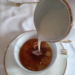 レストラン カスケード - 食後のホットミルクティー