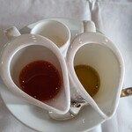 レストラン カスケード - シェフ特製ドレッシング、オリーブオイル、岩塩