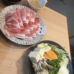 しゃぶしゃぶ すき焼き 食べ放題 和牛と豚 近鉄奈良駅前店 - 