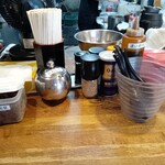 NAGAHAMAらーめん - テーブル