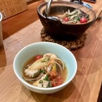 茶虎飯店 - 具沢山なナマズの鍋物、旨し！