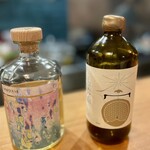 茶虎飯店 - 右のボトルが辰巳蒸留所の限定モノのクラフトジンも頂く