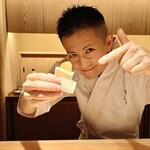 鮨 由う - カラスミ餅もパフォーマンス付