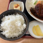 角屋 - ご飯、冷奴、漬物