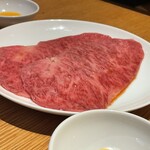 ビーフキッチン - トロけそうなお肉は店員さんが炙ってくれる待ち