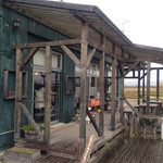 裏には山羊がいます。