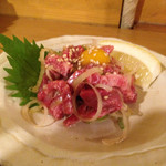 杉田もつ肉店 - 伝統塩ユッケ