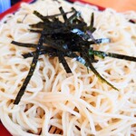 やぶ善 - 冷水で締められた、プリップリでコシのある"中華麺"。