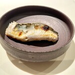 レストラン オオツ - ■鮎のブイヨンで炊いたお米を詰めた那珂川産天然鮎の炭火焼き