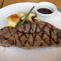 MIDO RESTAURANT PIC NIKA - 