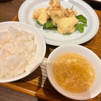 正宗広東私房菜サワダ 梅田エスト店 - 海老マヨ、ご飯、卵スープ