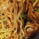 中華厨房あんにん - 五目あんかけ焼きそば　８００円の麺の焦げ目のアップ　【　２０１４年１０月　】