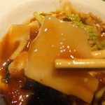 中華厨房あんにん - 五目あんかけ焼きそば　８００円の竹の子のアップ　【　２０１４年１０月　】