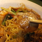 中華厨房あんにん - 五目あんかけ焼きそば　８００円のマッシュルームのアップ　【　２０１４年１０月　】