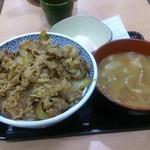 吉野家 - 牛丼大盛り　豚汁　半熟卵（合計¥690）