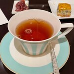 東京ステーションホテル ロビーラウンジ - エバーラスティングストーリー
      オランジェットが思い浮かぶような香り豊かな紅茶。