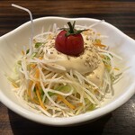びっくりドンキー 一之江店 - ドンキーセットのサラダは器が程よく冷えていて素晴らしい
