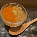 京極寿司 - 琵琶鱒と鮭の二色のいくら丼