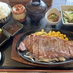 ステーキ&ハンバーグ 前田亭 幸手店 - 黒毛和牛（200g）ランチ大盛りご飯