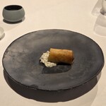 モトイ - 前菜②
      セップ茸の春巻き
      げんごろう鮒のヨーグルトソース