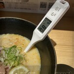 焼きあご塩らー麺 たかはし - 塩分濃度0.8 温度9.8℃