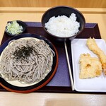 二代目長助 - 料理写真:●大海老天　300円

●国産とり天　220円

天丼にしてみたかったので

●ご飯　大　250円

●ざるそば　大　630円

合計　1,400円　を注文してみた
