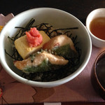 桜と月の みつるぎカフェ - タラコ出し巻き玉子と梅風味ササミ大葉揚げ丼(?)