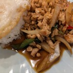 タイ料理レストラン ピントー - ・シーユーダムの色をしている