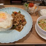 タイ料理レストラン ピントー - ・ランチ、ガパオガイ 1200円