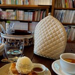 カフェメイプル - お紅茶はポットで頂けます
