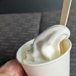 ちどり屋 - 料理写真:富士山朝霧高原ソフトクリーム　（帰って来るまでに萎れる）