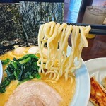 魂心家 - 麺は“太麺ストレート”で、基本トッピングは“板のり・チャーシュー・ほうれん草”！まさに“家系”❗️