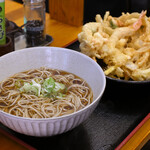 にはち - 料理写真:大判海老かき揚げそば(温)@税込680円