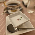 天厨菜館 - 杏仁豆腐、食事後にコーヒーも付きました